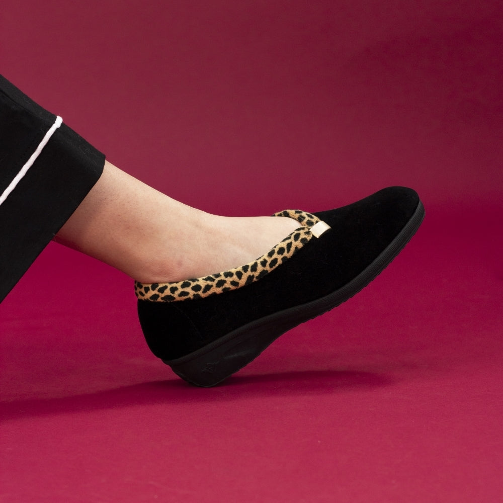 Lunar Paloma Women's Full Wedge Slipper Black MACHINE WASHABLE